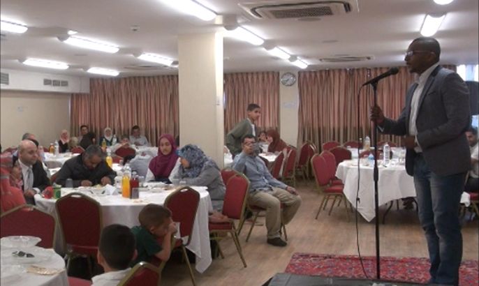 فلسطين تجمع الجالية العربية على مائدة إفطار بلندن