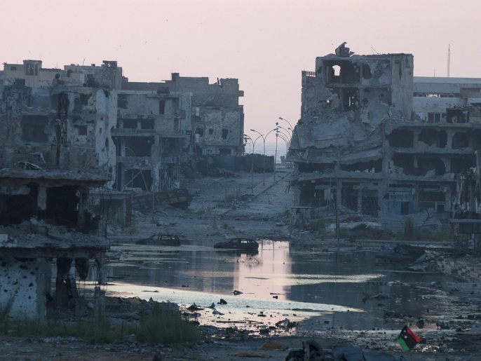 ‪مشهد من الدمار الذي ألحقته المعارك ببنغازي‬ مشهد من الدمار الذي ألحقته المعارك ببنغازي (رويترز-أرشيف)