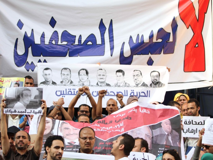 ‪وقفة سابقة أمام نقابة الصحفيين ضد قانون الإرهاب الذي يسهّل حبس أي صحفي ينشر معلومات لا تروق للنظام‬ (الجزيرة)