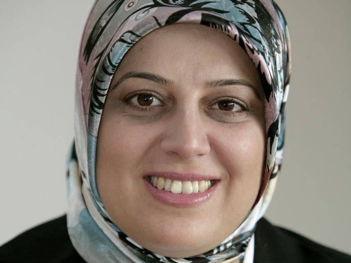 ‪نورهان سويكان: السماح للمعلمات بالحجاب أزال عقبة أمام الاعتراف بالإسلام‬ (الجزيرة)