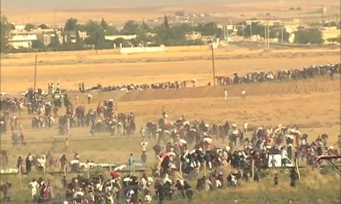 قوات كردية تجبر عائلات سورية عربية على ترك منازلها