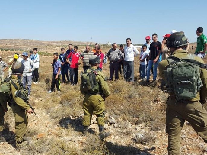 فلسطينيون يواجهون قوات الاحتلال قرب قرية قصرة جنوب نابلس