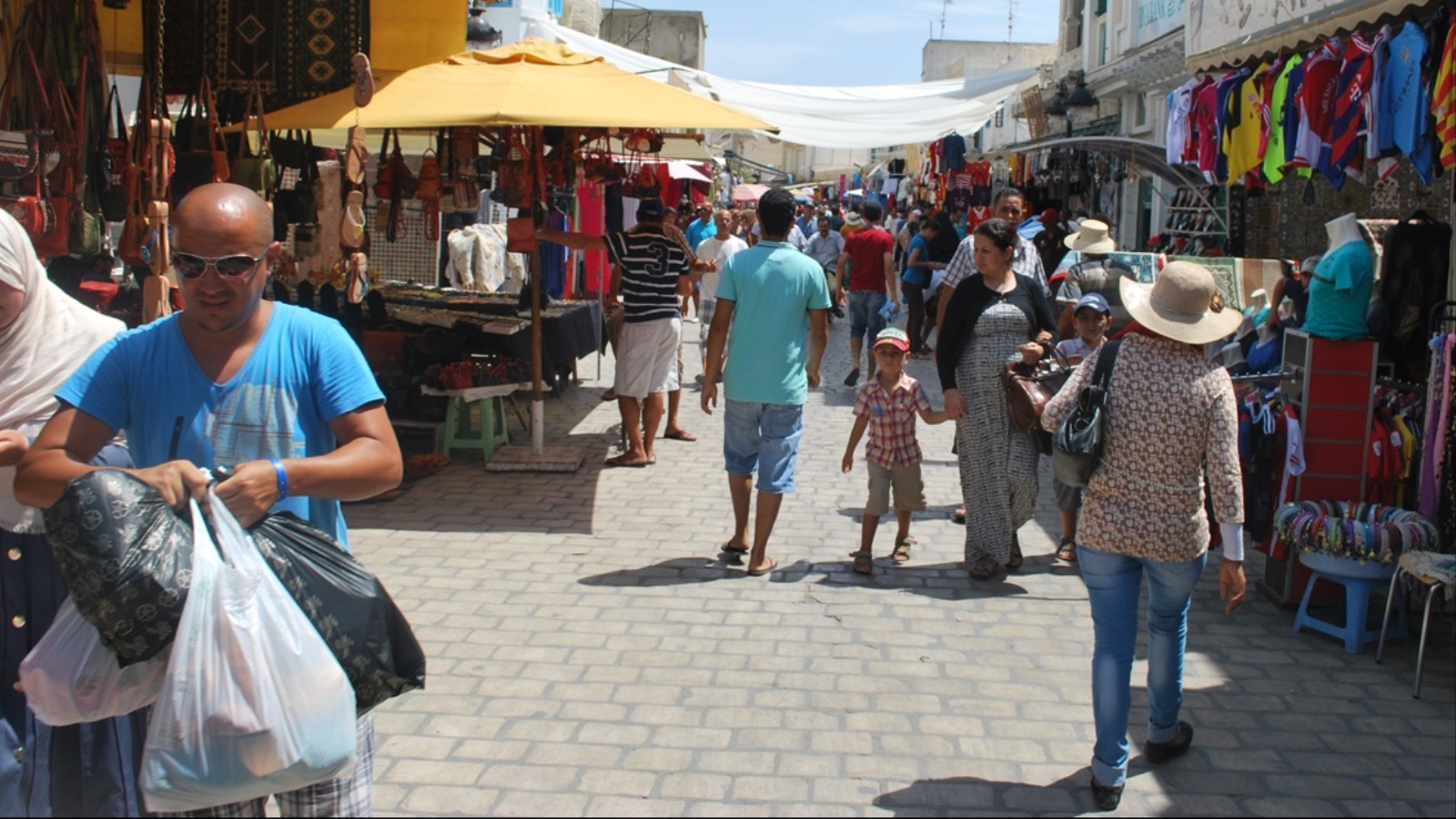 الحكومة التونسية عززت إجراءات الأمن لضمان نجاح الموسم السياحي (الجزيرة)