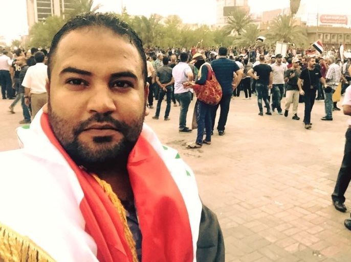 14 8 - 2015 - بغدد- صورة في ساحة التحرير للنشاط في الاحتجاجات خالدالعكيلي قبل اغتياله بايام