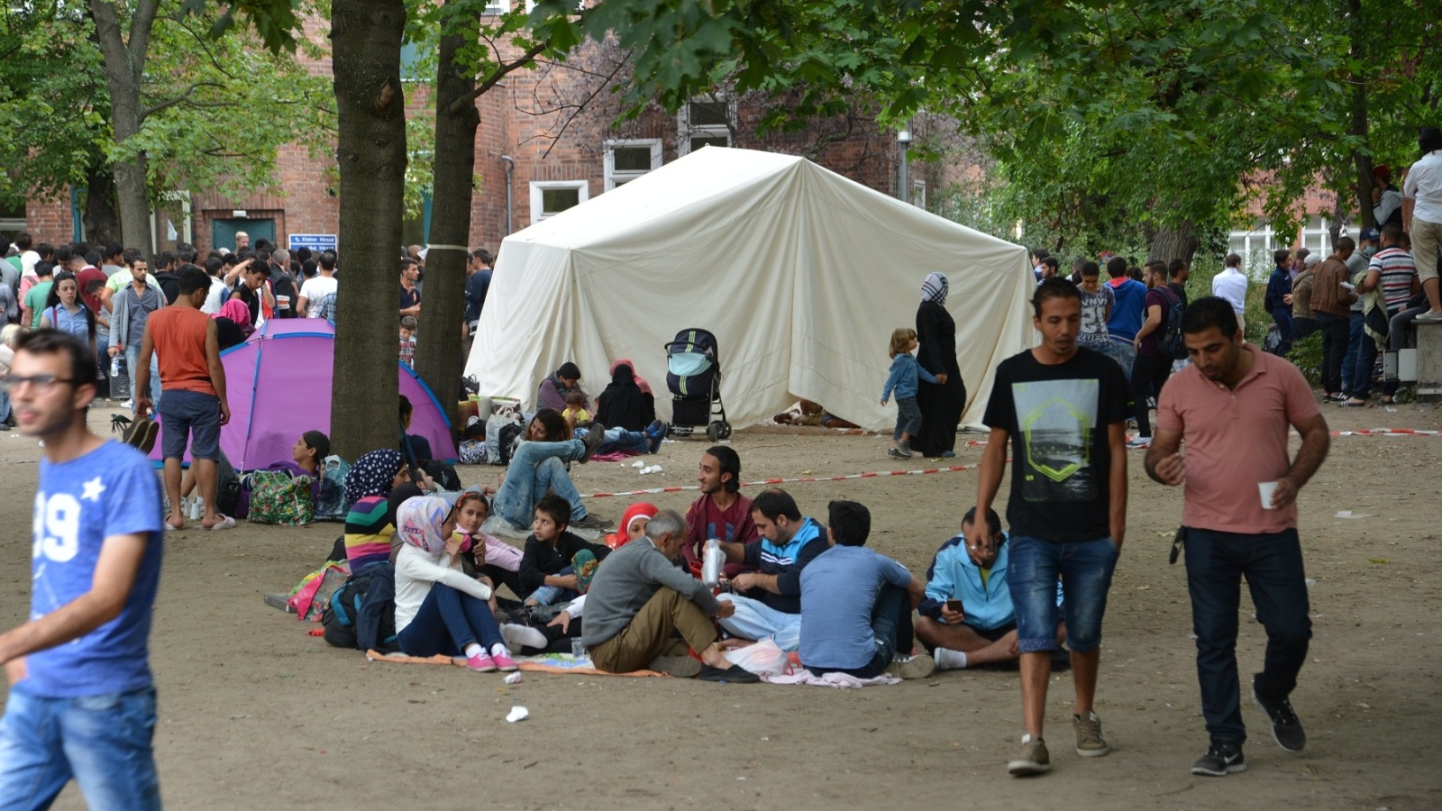 ألمانيا تخطط لإيواء مئتي ألف لاجئ يعيشون بمخيمات مؤقتة (الجزيرة نت)