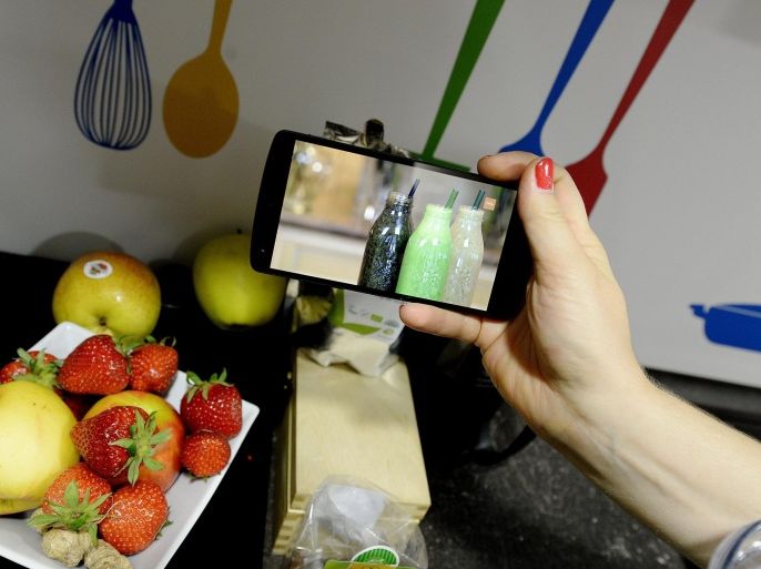 A model shows the Google LG Nexus 5 phone during Google presentation in a specially equipped newly opened apartment in Prague, Czech Republic, 15 May 2014. The apartmnet of Internet company Google demonstrates its new technology in central Prague.