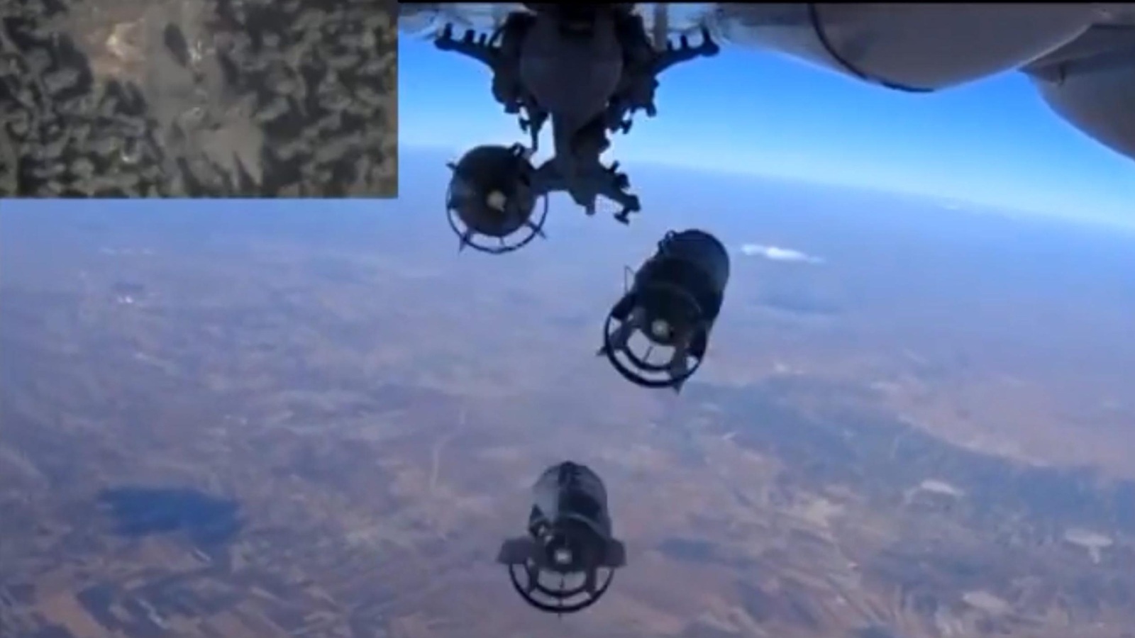 صورة من فيديو بثته وزارة الدفاع الروسية لقصف منطقة في إدلب (الأوروبية)