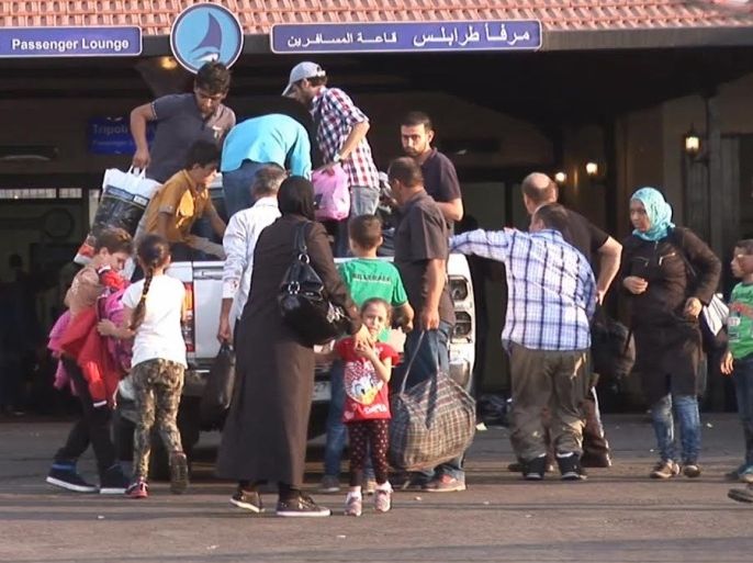 لاجئون سوريون يستعدون لمغادرة لبنان عن طريق ميناء طرابلس