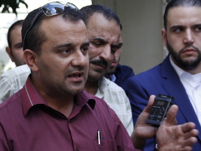 ‪غسان العامر يؤكد أن الاحتلال صادر الكاميرات التي تثبت براءة أخيه‬ (الجزيرة)