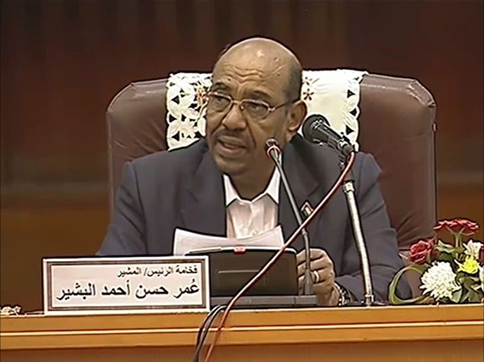 دعا الرئيس السوداني عمر البشير في بداية جلسات الحوار الوطني السوداني في الخرطوم كل الفرقاء السودانيين الى المشاركة في الحوار لبحث موضوعات متعلقة بالنظام السياسي والهوية.