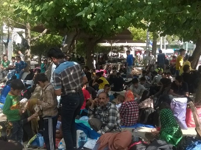 لاجئون من مختلف الجنسيات وسط أثينا