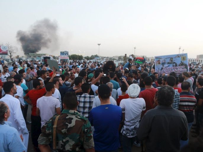 People take part in a protest against candidates for a national unity government proposed by U.N. envoy for Libya Bernardino Leon, in Benghazi, Libya October 9, 2015. The United Nations proposed a national unity government to Libya's warring factions on Thursday to end their conflict, but the deal faces resistance from Tripoli's self-declared rulers and hardliners on the ground. REUTERS/Esam Omran Al-Fetori