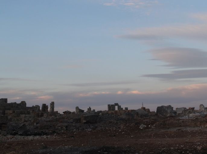 آثار الدمار على قرية سرجيلا بعد قصف الطيران الروسي