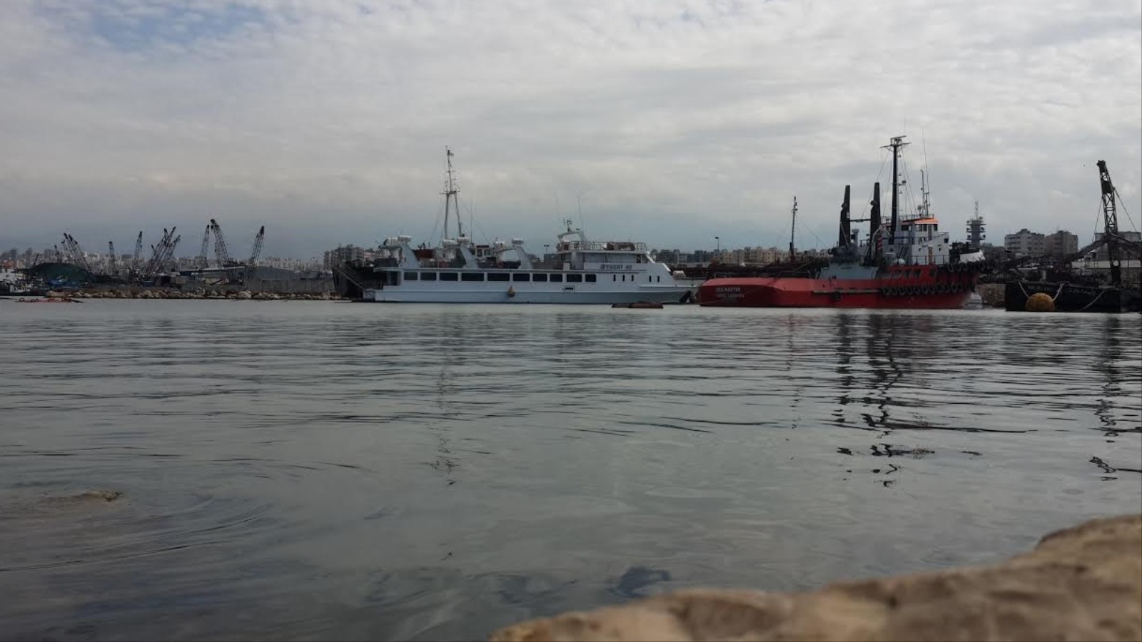 ميناء طرابلس أحد منافذ هجرة السوررين إلى تركيا (الجزيرة)