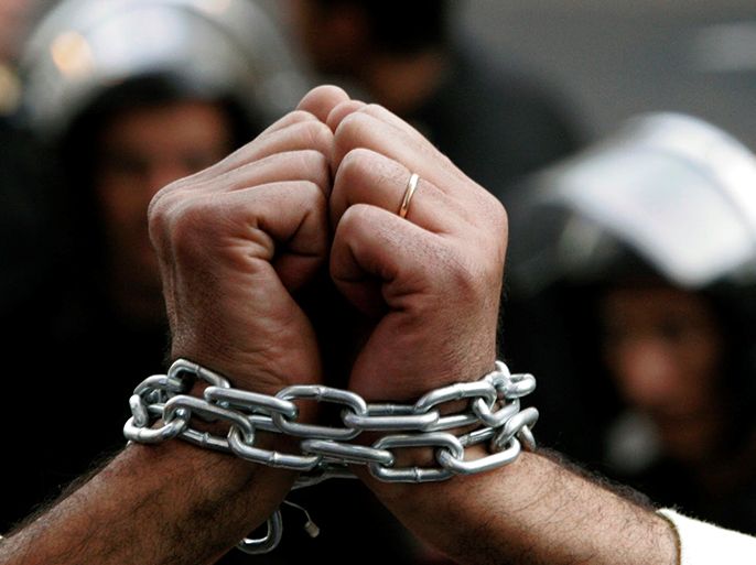 انتهاكات واسعة في السجون المصرية (رويترز)