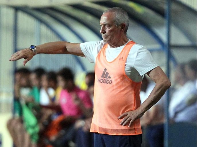 Al-Zamalek's head coach Jesualdo Ferreira gives instructions to his players against Alasyoti during their Egyptian league football match in Cairo, Egypt, 24 May 2015.