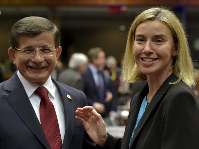 Turkish Prime Minister Ahmet Davutoglu (L) talks with European Union foreign policy chief Federica Mogherini during an EU-Turkey summit in Brussels, Belgium November 29, 2015. Turkey will help the European Union handle the flow of migrants that has called into question the future of Europe's passport-free travel in exchange for cash and restarting stalled talks on EU accession, draft conclusions of an EU-Turkey summit said. REUTERS/Eric Vidal