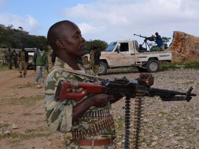 A soldier from Somalia's Puntland keeps guard on high grounds at the Galgala hills, during preparations for an offense against al Shabaab militants, north of the capital Mogadishu, January 8, 2015. Picture taken January 8, 2015. REUTERS/Abdiqani Hassan (SOMALIA - Tags: CIVIL UNREST POLITICS)