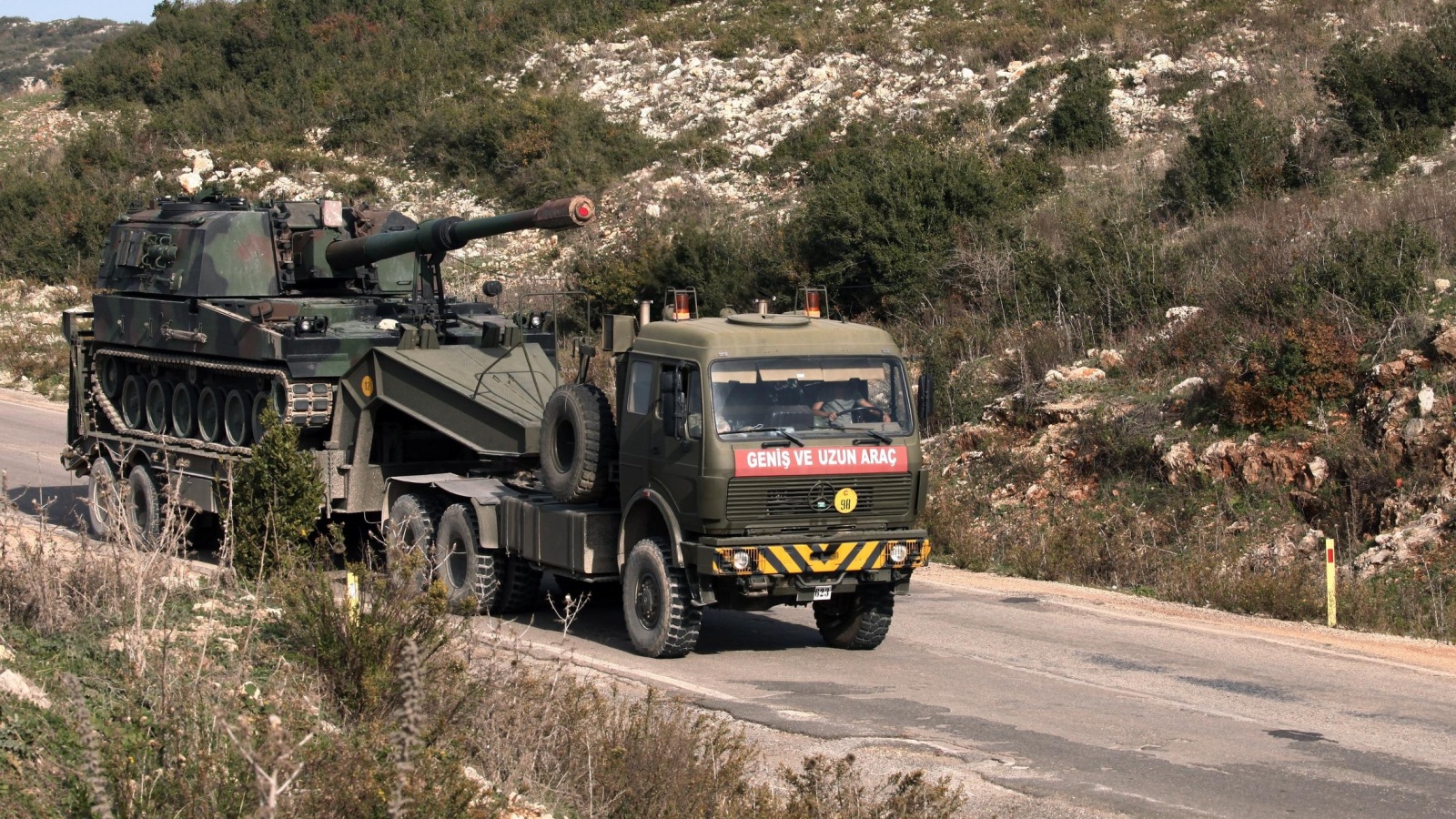 تعزيزات عسكرية تركية إلى ولاية هطاي القريبة من الحدود مع سوريا (أسوشيتد برس)