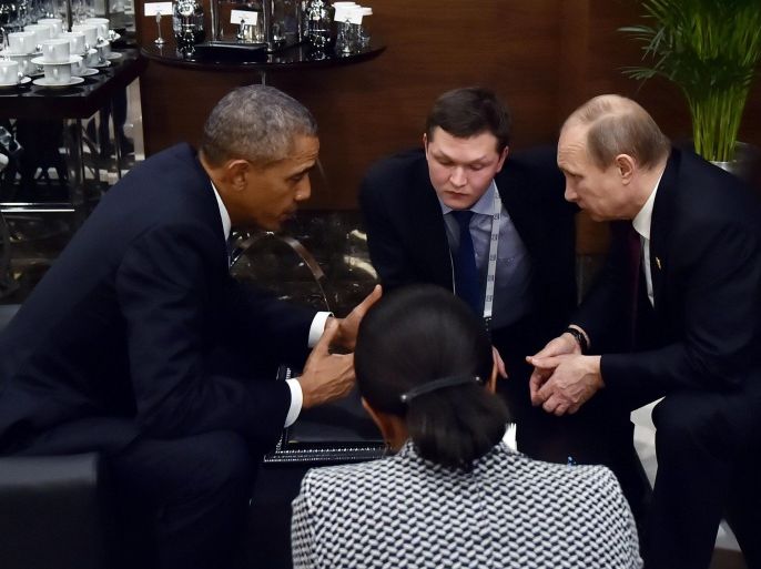 US President Barack Obama (L) talks to Russian counterpart Vladimir Putin (R) during a break of the G20 summit working session in Antalya, Turkey, 15 November 2015. In additional to discussions on the global economy, the G20 grouping of leading nations is set to focus on Syria during its summit this weekend, including the refugee crisis and the threat of terrorism. EPA/PRESIDENTIAL PRESS SERVICE/POOL MANDATORY CREDIT: RIA NOVOSTI