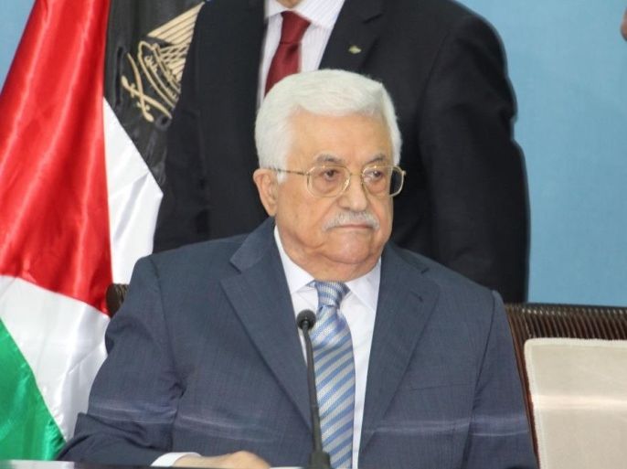 إسرائيل تراهن على بقاء الرئيس محمود عباس وتخشى على مستقبل السلطة ومن سيورثه بالحكم