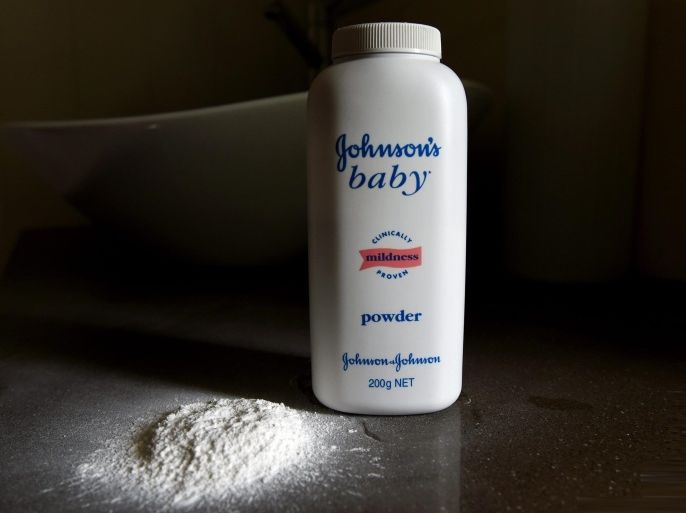 A container of Johnson's Baby powder, by multinational Johnson & Johnson, is pictured in Brisbane, Australia, 25 February 2016. According to reports, a court in Missouri, USA, has ordered talcum-powder-makers Johnson & Johnson to pay 72 million US dollar to the family of an ovarian-cancer victim, who claimed the cause of her disease was linked to the company's products containing talcum. EPA/DAN PELED AUSTRALIA AND NEW ZEALAND OUT