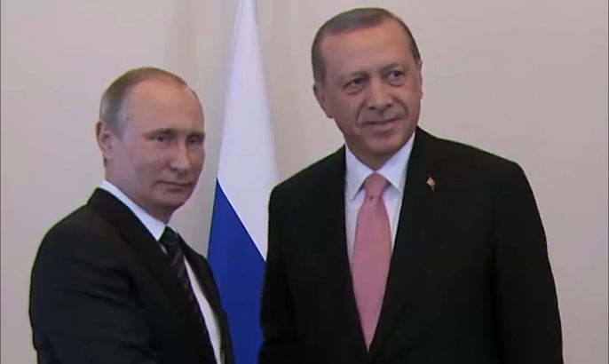 بوتين وأردوغان يتصافحان بعد قطيعة ثمانية أشهر