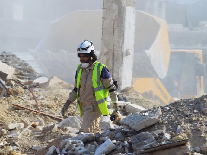 A civil defense member search for survivors at a site hit yesterday by what activists said were airstrikes carried out by the Russian air force in Idlib city, Syria, December 21, 2015. REUTERS/Ammar Abdullah