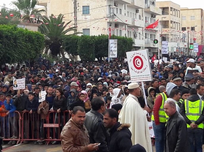 تجمع شعبي في ساحة محمد البوعزيزي بمدينة سيدي بوزيد في الذكرى السادسة لاندلاع الثورة التونسية