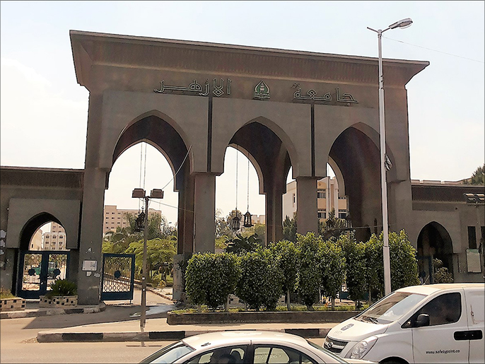‪صورة للمدخل الرئيسي لجامعة الأزهر بالقاهرة‬ (الجزيرة)