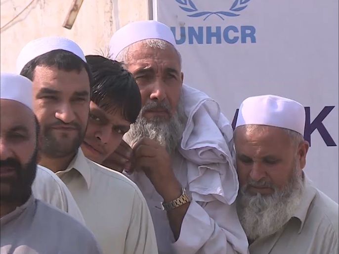 منظمة "هيومن رايتس ووتش" تتهم السلطات الباكستانية بإجبار مئات آلاف اللاجئين الأفغان على العودة إلى بلادهم.