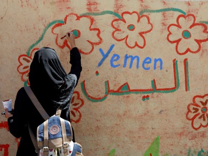 A woman takes part in a graffiti painting campaign on a wall in Sanaa, Yemen March 15, 2017. REUTERS/Khaled Abdullah