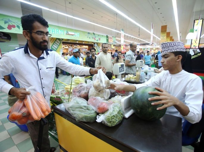 Muslims do some shopping at a supermarket in the Omani capital Muscat on June 3, 2016, as the faithful prepare for the start of the Muslim holy fasting month of Ramadan. More than 1.5 billion Muslims around the world will mark the month, during which believers abstain from eating, drinking and smoking from dawn until sunset. / AFP / MOHAMMED MAHJOUB (Photo credit should read MOHAMMED MAHJOUB/AFP/Getty Images)