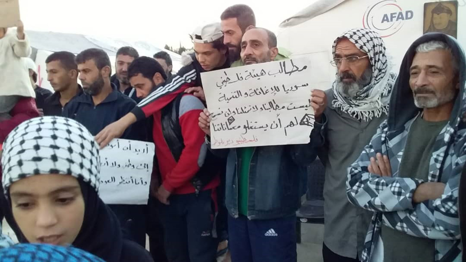 الفلسطينيون في دير بلوط يطالبون بحقوقهم في العودة وحياة كريمة (الجزيرة)