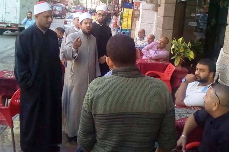 تتباين ردود أفعال المواطنين تجاه وعاظ الأزهر. (الصورة من الصفحة الرسمية لمجمع البحوث الإسلامية ـ 31 اكتوبر ـ القاهرة).