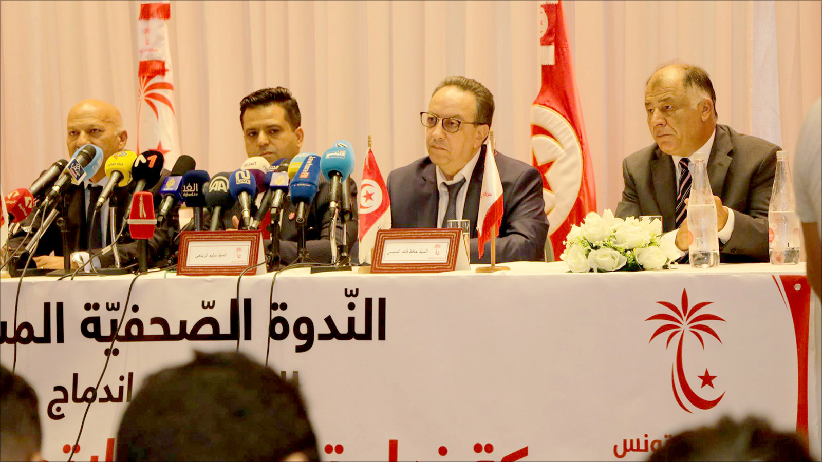 ‪حركة نداء تونس طالبت وزراءها في الحكومة بالانسحاب منها فورا‬ (مواقع التواصل الاجتماعي)