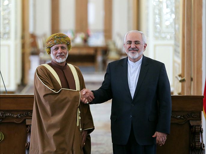 وزير الخارجية العماني يوسف بن علوي مع نظيره الإيراني جواد ظريف