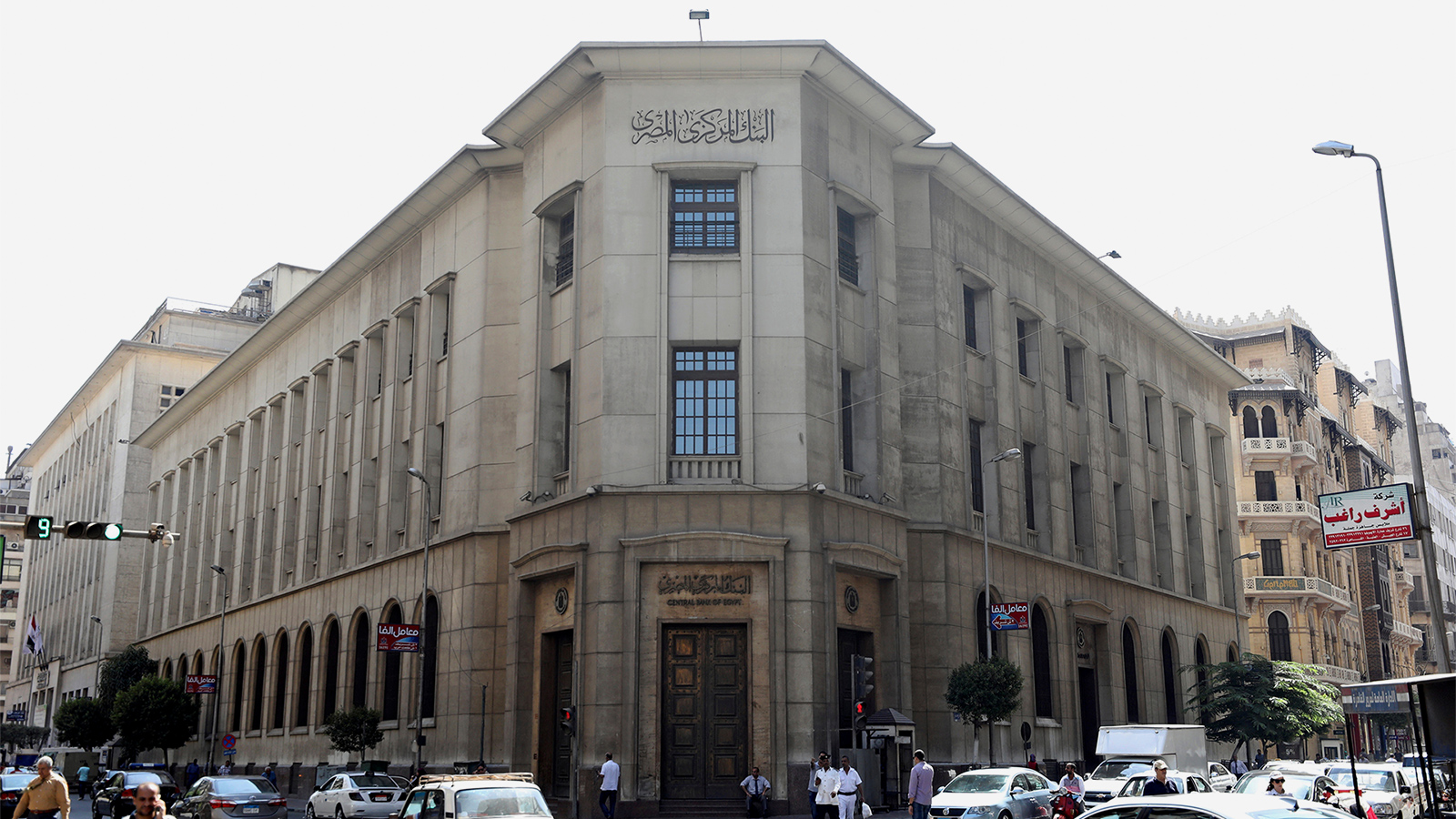 ‪حسب بيانات البنك المركزي المصري، بلغت تدفقات المستثمرين الأجانب في قطاع النفط نحو 47 مليار دولار‬ (الجزيرة)