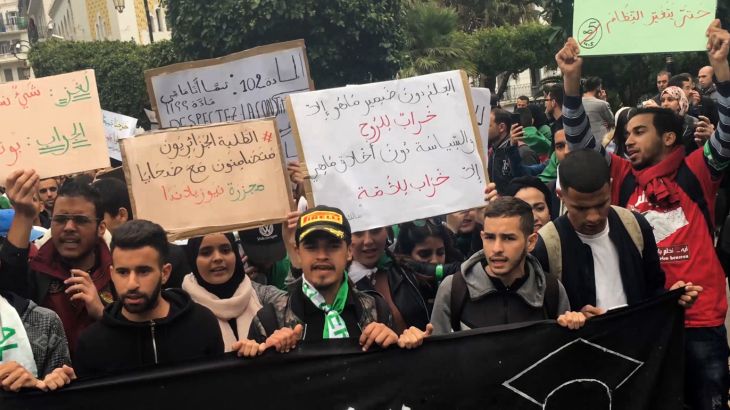 بالفيديو .. احتجاجات الطلبة والأطباء الجزائريين بعيد النصر