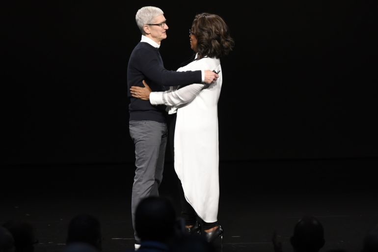 CUPERTINO, CA - MARCH 25: Apple Inc. CEO Tim Cook hugs Oprah Winfrey during a company product launch event at the Steve Jobs Theater at Apple Park on March 25, 2019 in Cupertino, California. Apple announced the launch of it's new video streaming service, unveiled a premium subscription tier to its News app, and announced it would release its own credit card, called Apple Card. Michael Short/Getty Images/AFP== FOR NEWSPAPERS, INTERNET, TELCOS & TELEVISION USE ONLY ==