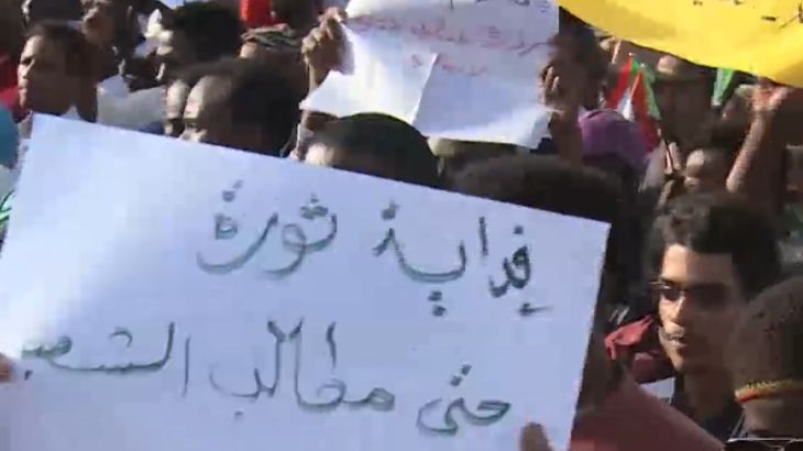 السودان.. الحراك يطالب بحكومة مدنية والمجلس العسكري صامت