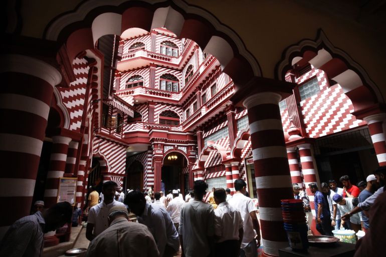 epa06810816 Muslims arrive for noon prayers at the Jamiul Alfar Masjid or the Red Mosque at the Pettah in Colombo, Sri Lanka 16 June 2018. Muslims around the world are celebrating Eid al-Fitr, the three day festival marking the end of the Muslim holy month of Ramadan, it will be observed on 15th or 16th of June depending on the lunar calendar. Eid al-Fitr is one of the two major holidays in Islam. EPA-EFE/M.A.PUSHPA KUMARA