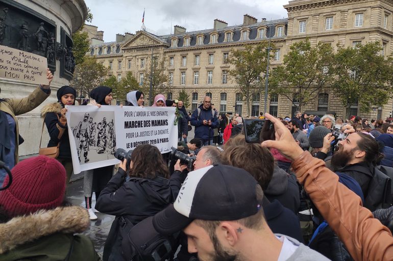 مظاهرة في باريس للتضامن مع المحجبات ومناهضة الإسلاموفوبيا