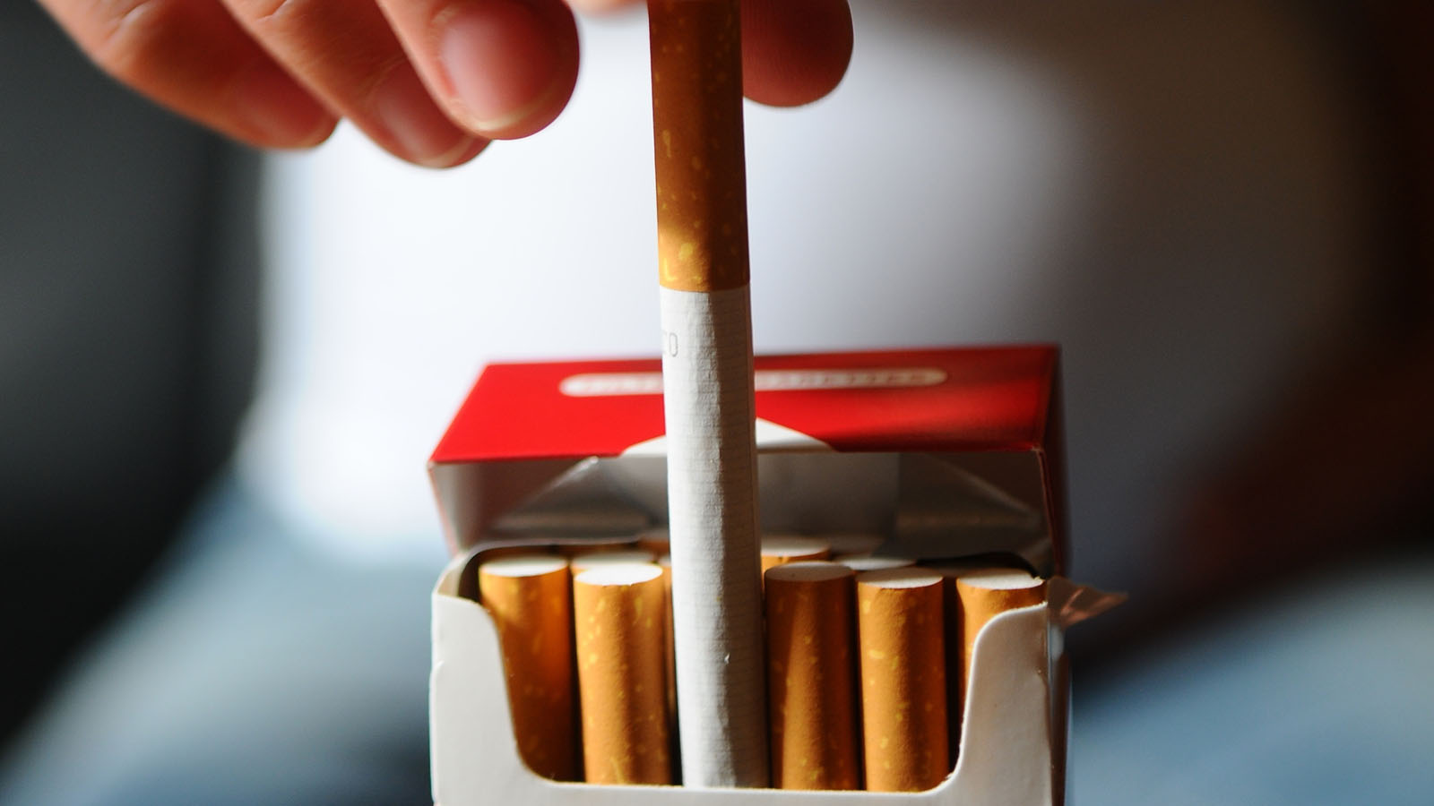 ‪فرنسا تنفق 25 مليار يورو سنويا على أضرار التدخين الصحية‬ (الألمانية)