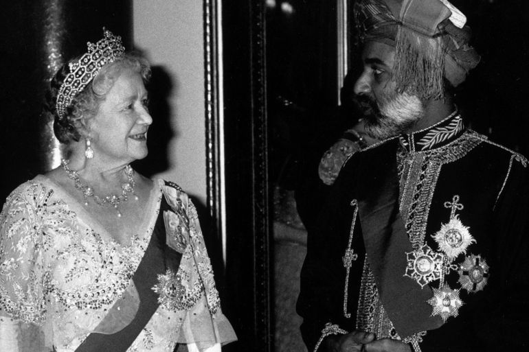 17th March 1982: Queen Elizabeth the Queen Mother (1900 - 2002) chatting with the Sultan of Oman, His Majesty Qa'dos Bin Said Al Said before a banquet at Buckingham Palace. Prince Charles can be seen in the background. (Photo by Central Press/Getty Images)