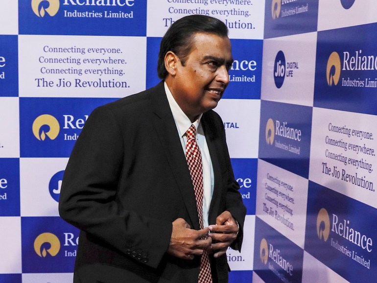 epa07769380 Mukesh Dhirubhai Ambani (R), Chairman and Managing Director, Reliance Industries ltd, arrives at the company's 42nd annual general meeting in Mumbai, India, 12 August 2019. According to media reports on 12 August 2019, Reliance Industries is poised sell a 20 percent stake in its oil to chemicals enterprise to Saudi Aramco. EPA-EFE/DIVYAKANT SOLANKI
