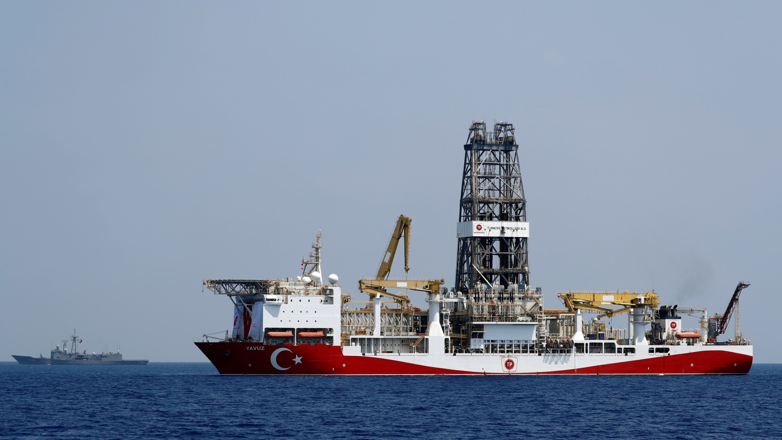 ‪سفينة تركية للتنقيب عن الغاز والنفط تبحر في مياه المتوسط قرب سواحل قبرص‬ (رويترز)