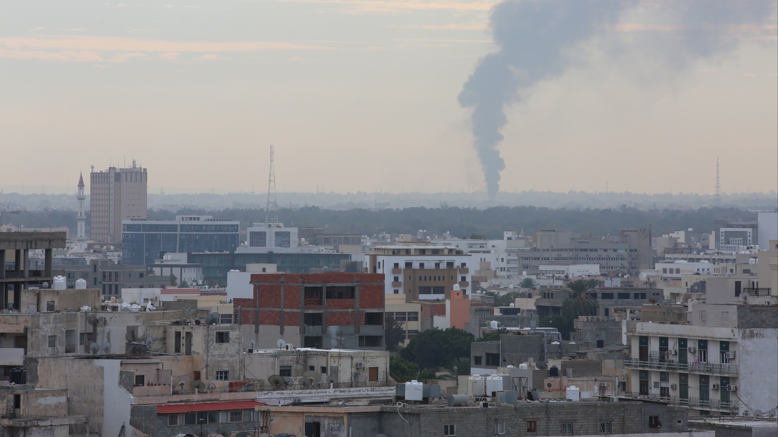 ‪قوات حفتر قصفت مرارا طرابلس منذ سريان الهدنة‬ (الأناضول)