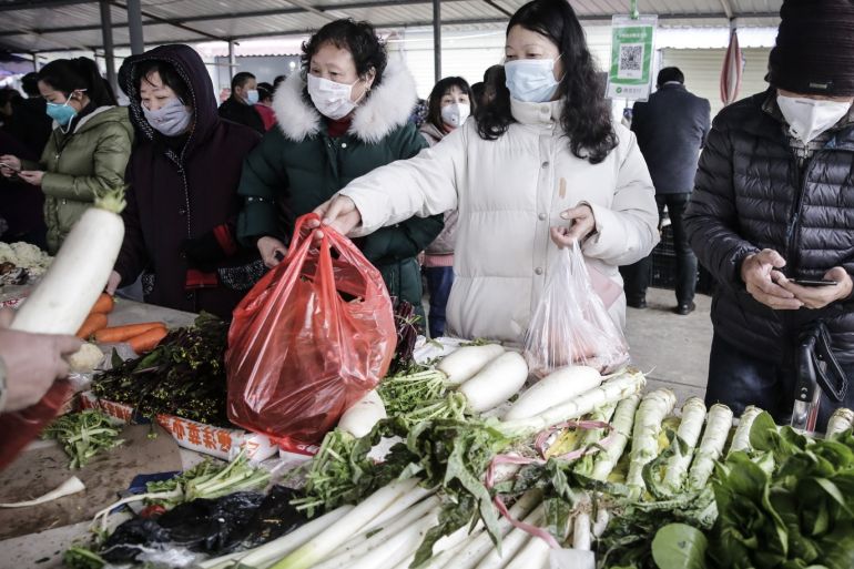 WUHAN, CHINA - JANUARY 23: (CHINA OUT)The resident wear masks to buy vegetables in the market on January 23th,2020 in Wuhan, Hubei£¬China . Flights, trains and public transport including buses, subway and ferry services have been temporarily closed and officials have asked residents told to stay in town in order to help stop the outbreak of a strain of coronavirus that has killed 17 people and infected over 500 in places as far away as the United States. This week mark
