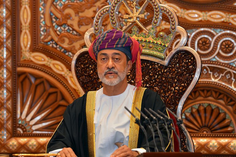 Sultan Haitham bin Tariq al-Said gives a speech after being sworn in before the royal family council in Muscat, Oman January 11, 2020. REUTERS/Sultan Al Hasani